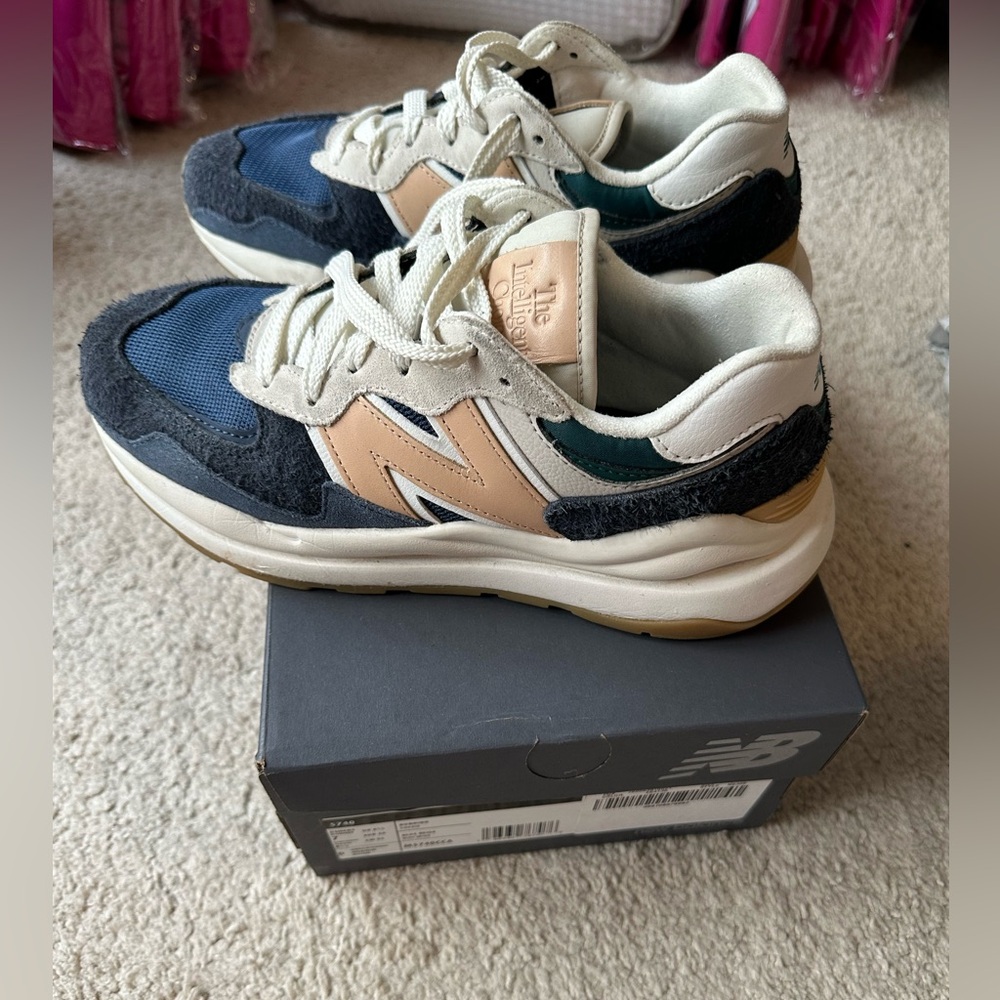 NEW BALANCE 5740 unisex shoe women’s size 8.5/mens 7
